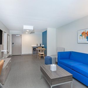 One-Bedroom King Suite